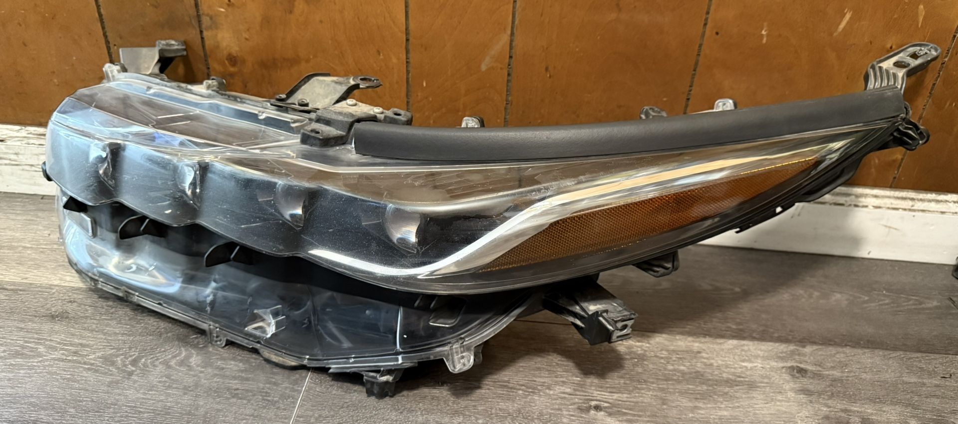 2021 Toyota Prius Prime Left headlight