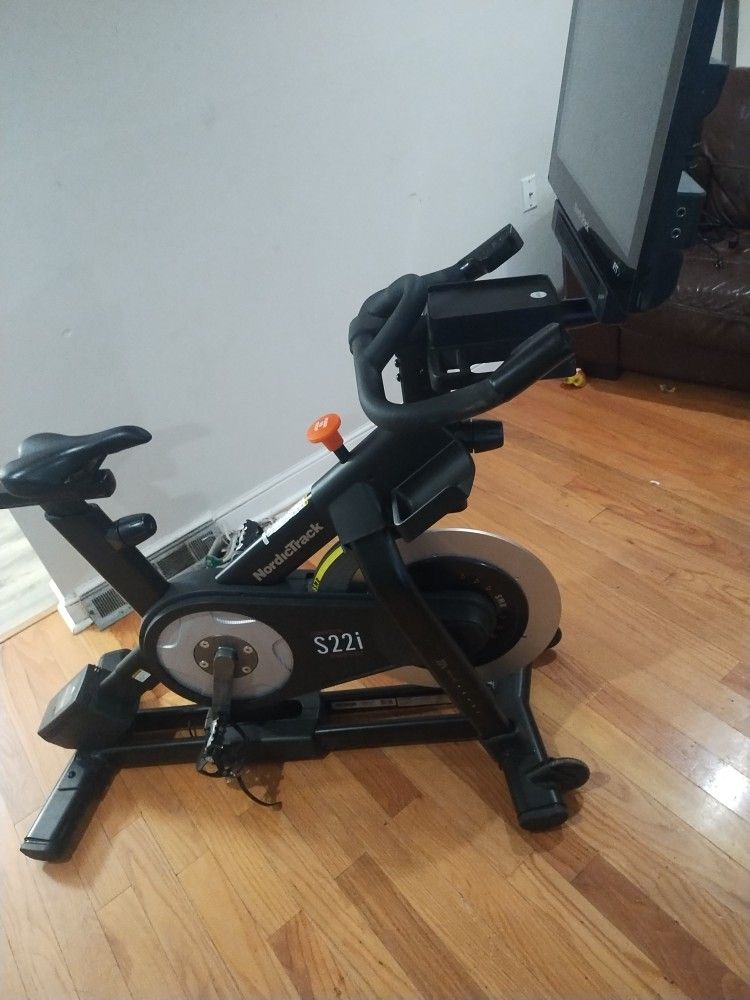 Nordic Track S22i Commercial Studio Cycle