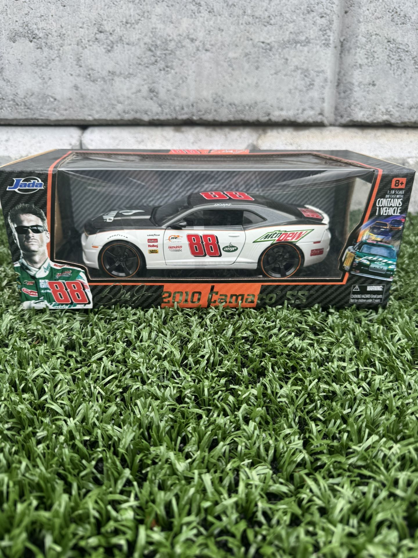 🏁 1:18 Dale Earnhardt Jr. 2010 Camaro SS – Mountain Dew NASCAR Diecast – Boxed