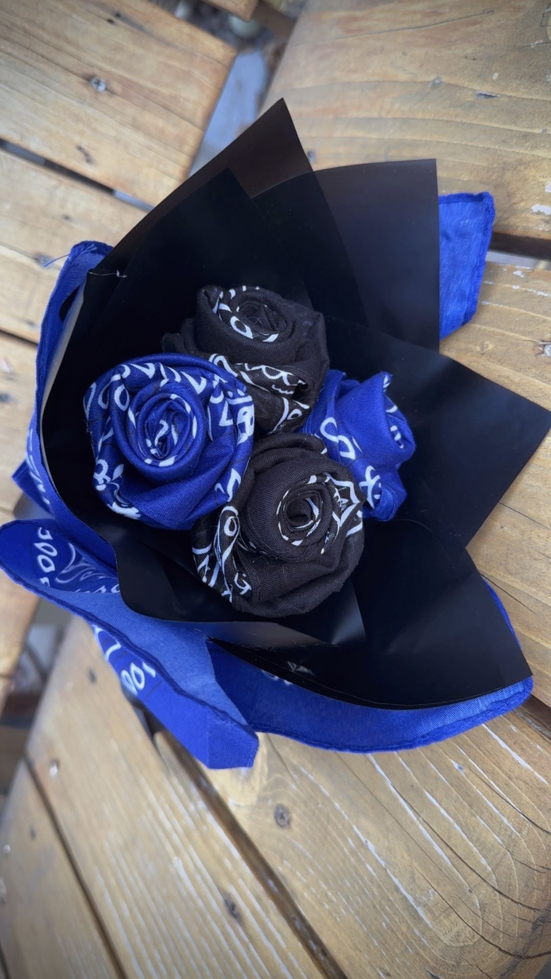 Bandana Roses Bouquets And Vases