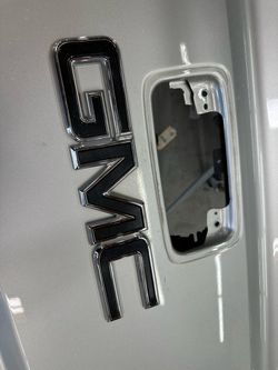 2014-2018 sierra emblem