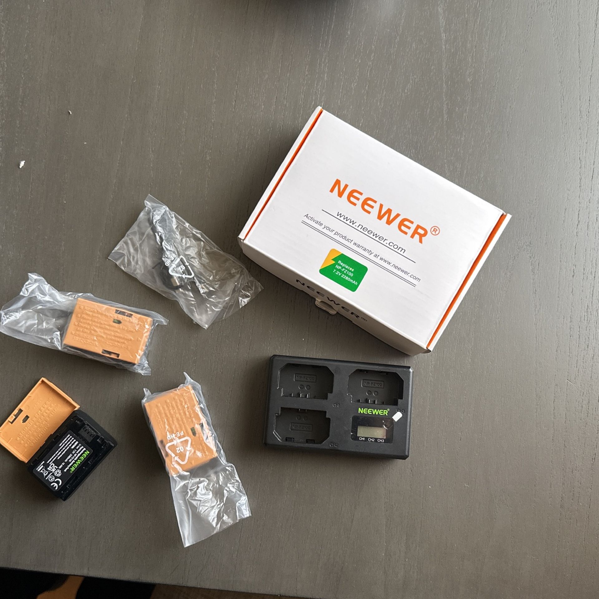 NEEWER NP-FZ100 Replacement Battery and Charger Set, 3 Pack 2280mAh NP-FZ100 Battery&Triple Slot USB Charger Compatible with Sony A1, A9, A9 II, A7R I