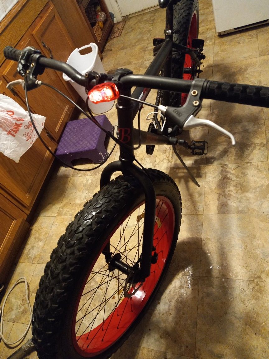 Bike BRONCO Mountain 26inch MAX 7SPEED FAT TIRES DISC BRAKE& Light & Lock Evrything Is Perfect