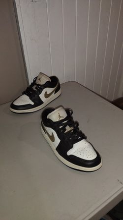 Air Jordan women sneakers Size 9 