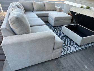 Beautiful L shaped Sectional Sofa with Ottoman