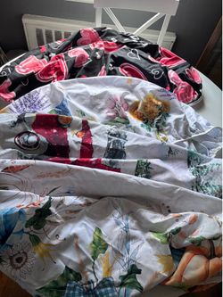 Round fitted table clothes