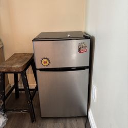 Mini Fridge 