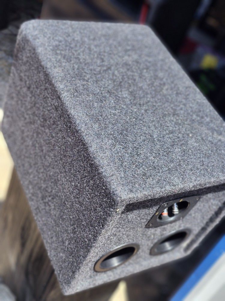 Jl Audio 10 Sub In Bandpass Box. Sounds Like 2 12s.