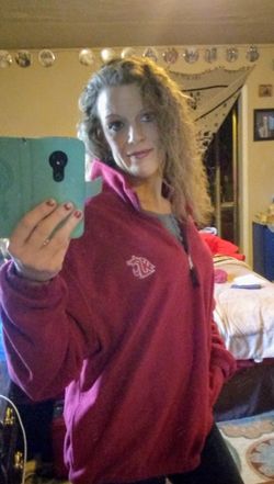 WSU pullover size extra large with pockets and beanie