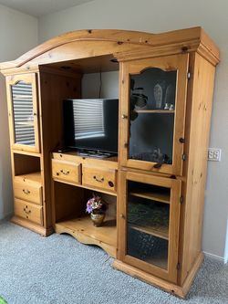 Entertainment center