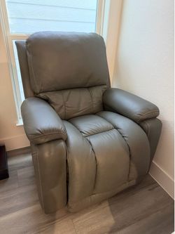 Lazy boy power recliner NEW!! I paid $4300!!