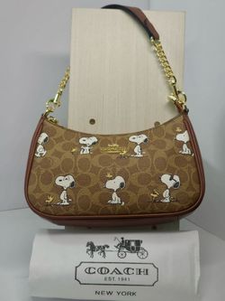 ✨Snoopy Coach Bag✨