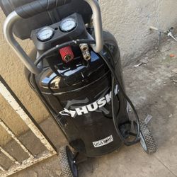 1.7 HP, 200 PSI, 30 Gal., 5.1 SCFM 90 PSI, Single-Stage, Oil Free Portable Vertical Electric Air Compressor by Husky
