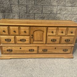Broyhill 9 drawer dresser 