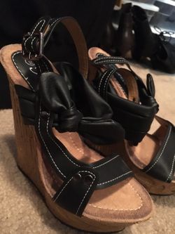 Black wedges