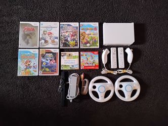 Nintendo WII with 8 Games + 2 Wheels + 2 Remotes