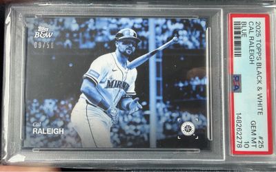 🔥 CAL RALEIGH PSA 10 /50 – 2025 TOPPS BLACK & WHITE BLUE 💎🔥
