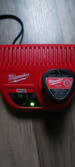 Milwaukee M12 Charger and 1.5 Battery