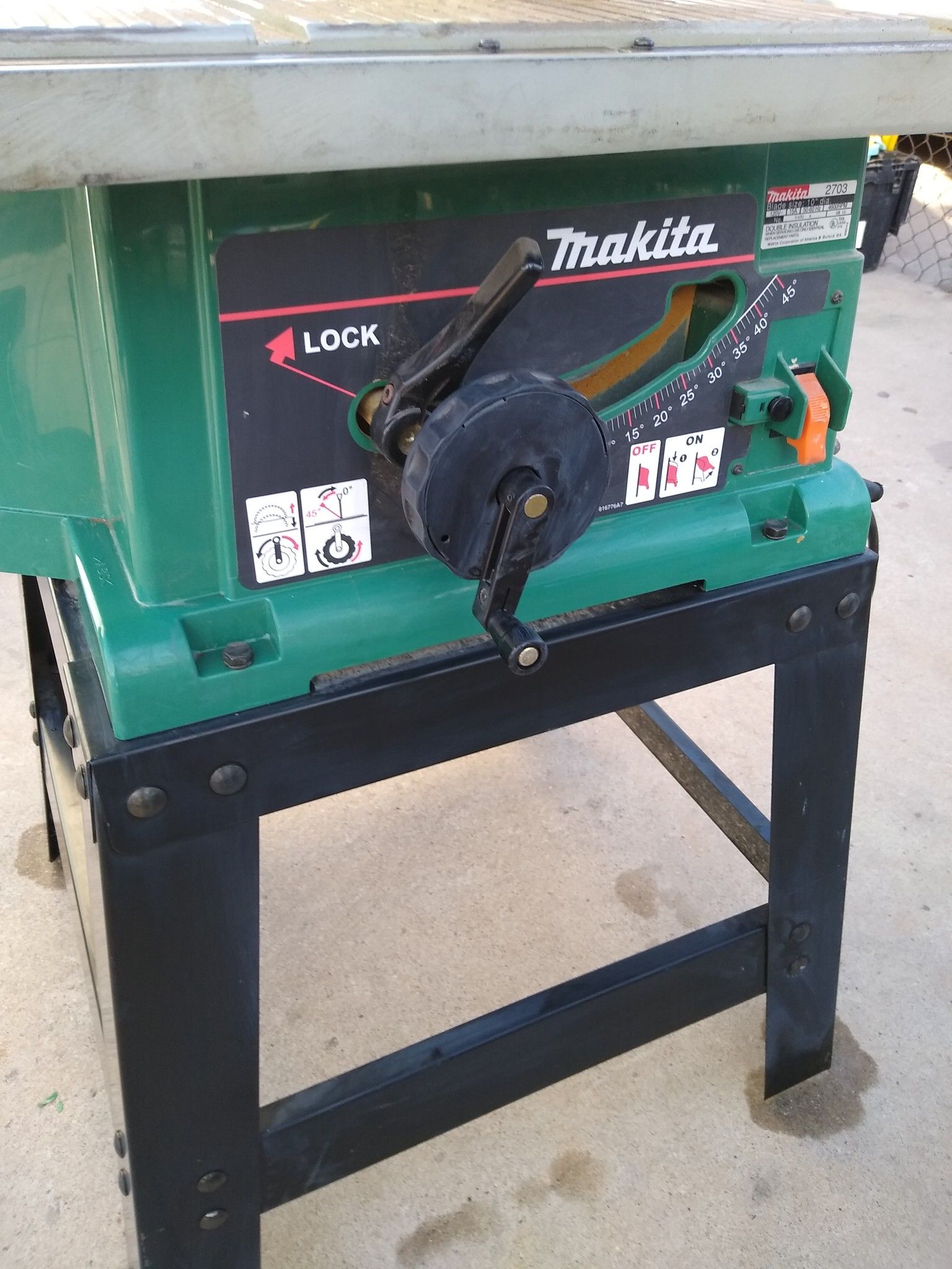 Makita table saw in good shape and in good working 75th avenue and Indian School please read ad