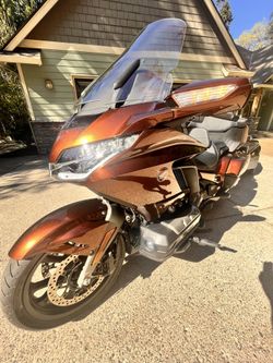 2018 Honda Goldwing Automatic DCT Pearl Stallion Brown