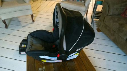 Graco infant carseat
