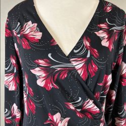 White House Black Market Black Red Floral Surplice Top 3/4 Sleeve Size M