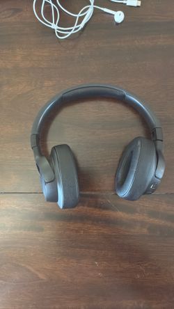 JBL 720 headphones