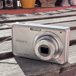 Vintage Sony Cybershot Y2K Digicam 
