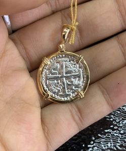 Coin pendant in 14k gold bezel