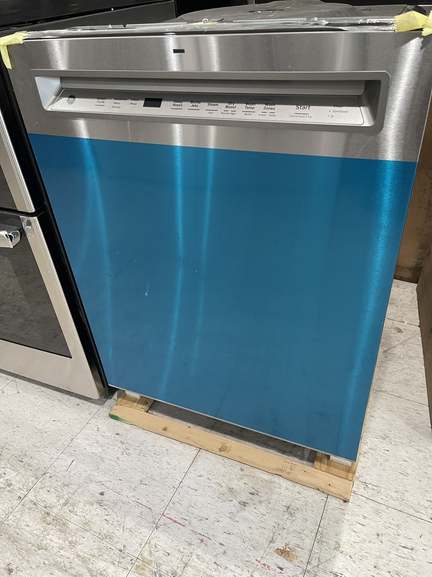 GE STAINLESS STEEL BUILT IN DISHWASHER WITH STAINLESS STEEL TUB NEW/SCRATCH/DENT-$400