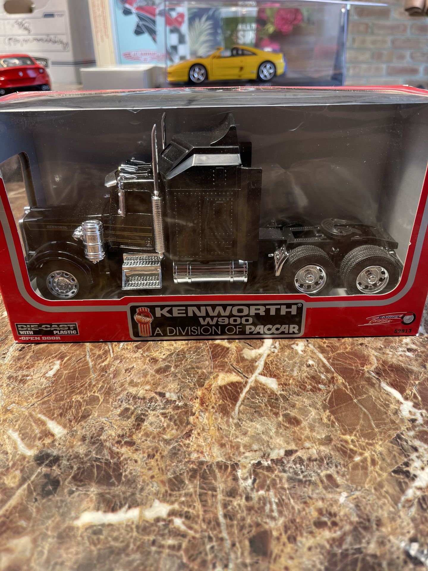 Kenworth W900, 1/32 Diecast & Plastic Model Toy Car Semi Speedy Power52813 NIB
