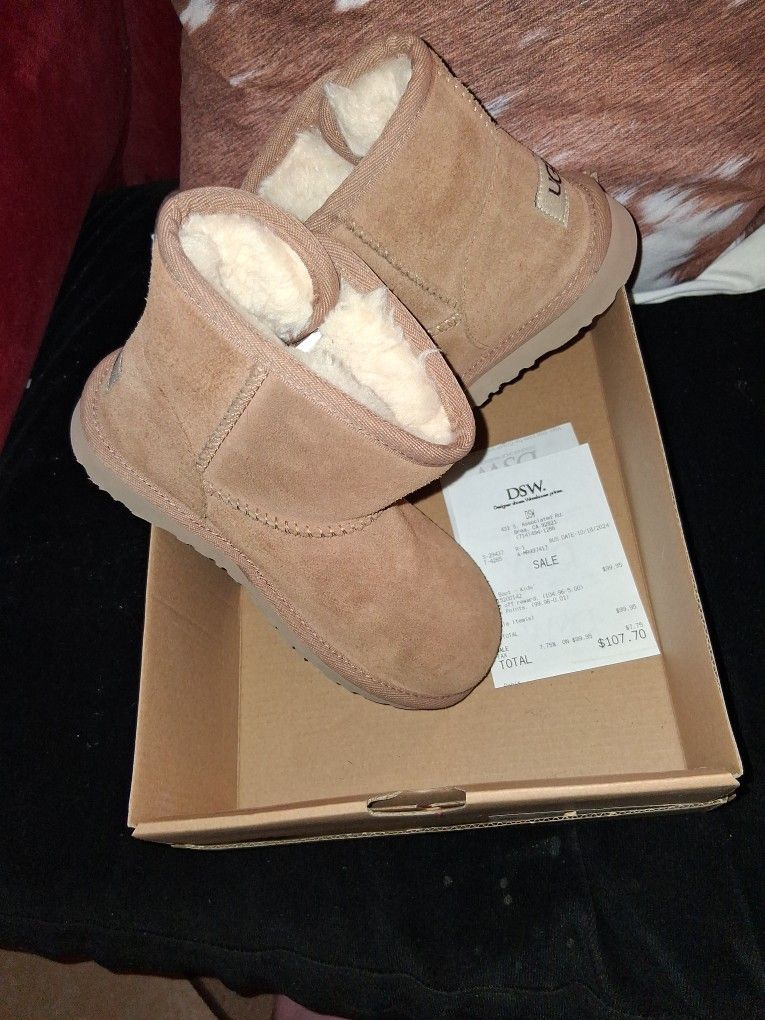 Girl UGGS boots