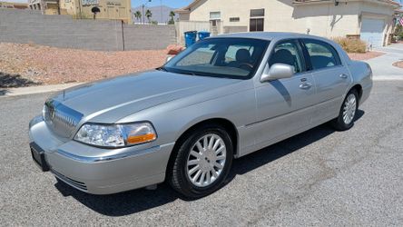 2003 Lincoln Town Car Signature