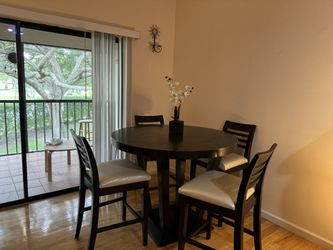 Circular Dining Room Table With Bar Height Chairs