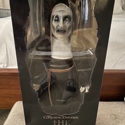 Mezco Toyz: The Conjuring Universe - The Nun 18-Inch Deluxe Doll Figure