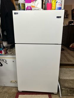 Maytag Top-Freezer Refrigerator White