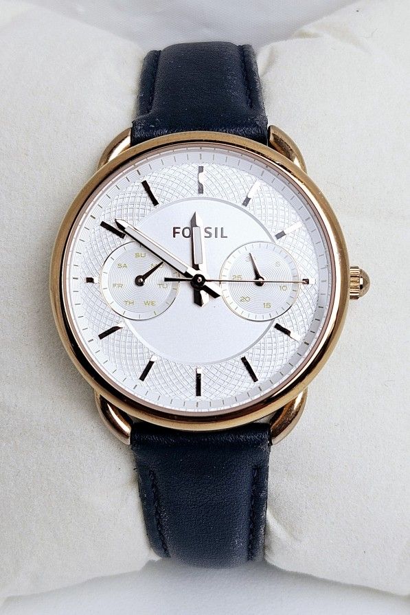 Fossil Women ES4260 Casual Day Date Leather 34mm Quartz Analog Watch