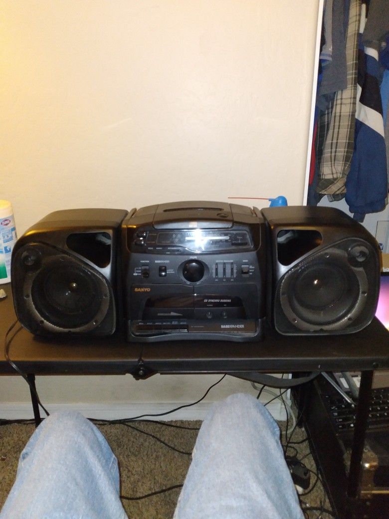 Vintage Sanyo MCD-S750 Boom Box.