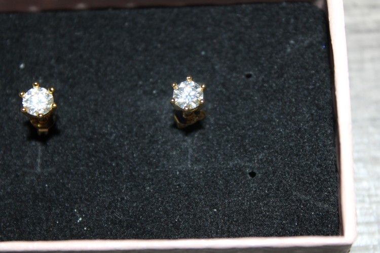 Moissanite earrings 0.5 carat in gold, And Passes Diamond Tester