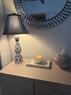Clase azul table lamp.