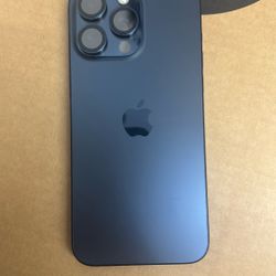 Selling Apple iPhone 15 PRO MAX 256GB (UNLOCKED)