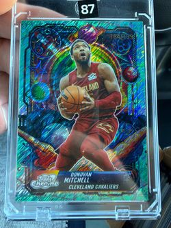 Donovan Mitchell Topps Chrome Numbered /199 Card