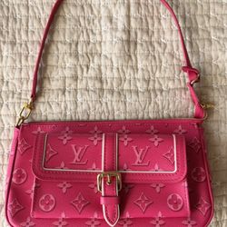 Louis Vuitton Maxi Pochette