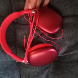 4 Headphones And 1 Gaming Turtle Beach Headset