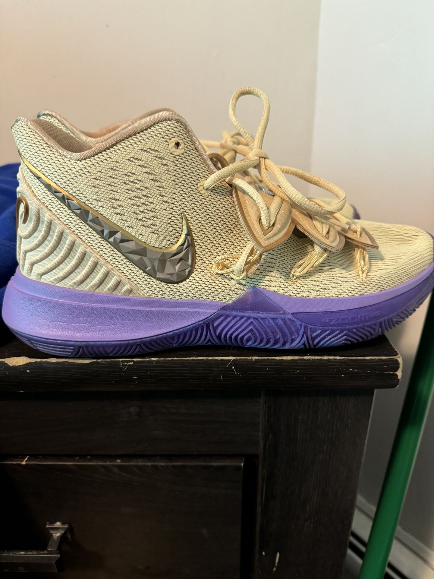 Kyrie irvings  & Accessories