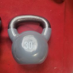 30LB KETTLEBELL RUBBER COVER STEEL HANDLE.  30LB  TOTAL 
11525 S HALSTED DUNKIN DONUTS/7111.S WESTERN WALGREENS 
30$  CASH ONLY 