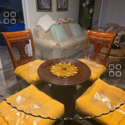 BEAUTIFUL PEDESTAL DINING TABLE & 4 CHAIRS