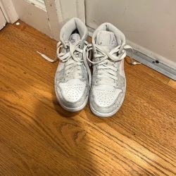 Air Jordan 1 Mid Se Women Shoes Light Iron Ore/white Atmosphere Size 7.5