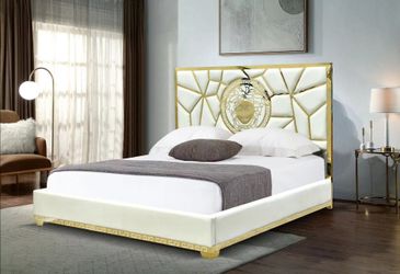 UPHOLSTERY PLATFORM BED NEW IN BOX