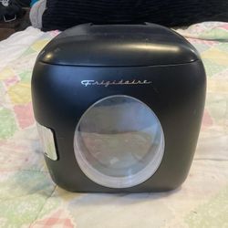 Mini Fridge /Heater Portable With Car Adapter 